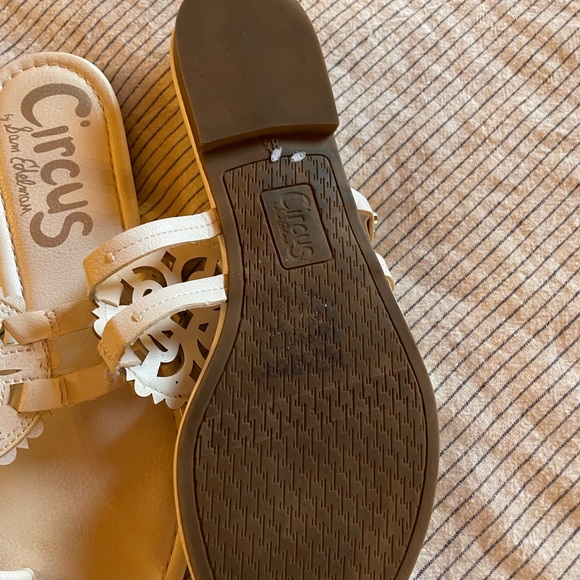 White flip flops. - Picture 3 of 3